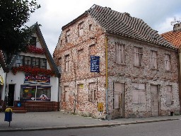 Remontowana kamieniczka przy Rynku w Wolinie